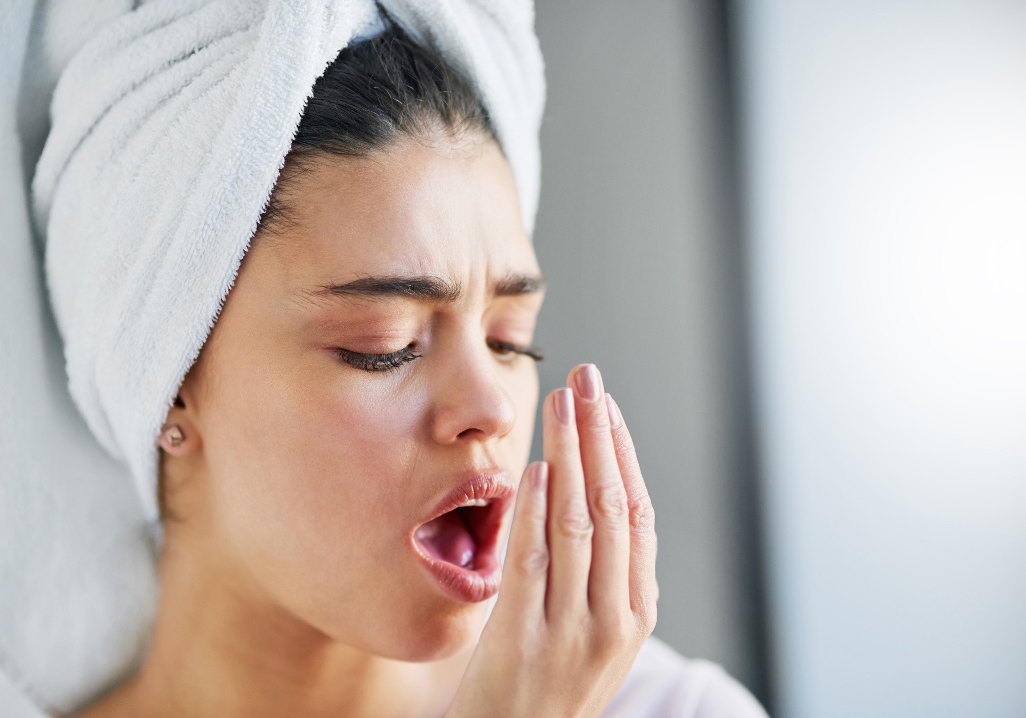 Mundgeruch Ursachen: Was wirklich hinter dem schlechten Atem am Morgen steckt